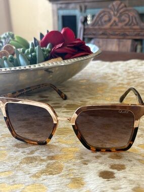 Quay Australia Tortoiseshell and Gold Square Sunglasses with Brown Lenses